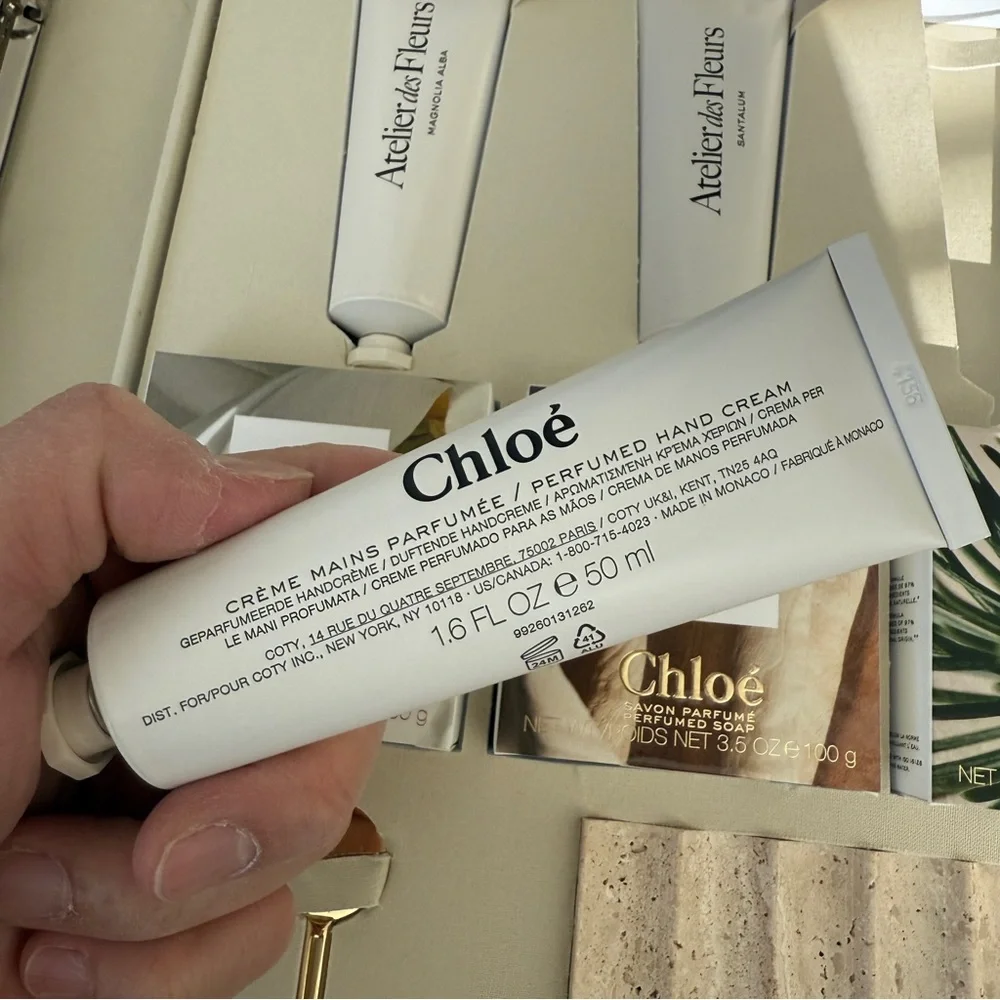 Chloé Atelier des Fleurs Book box set with 3 hand cream and extras brand new - Picture 15 of 16